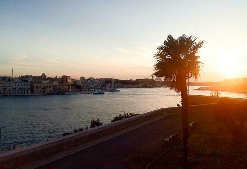 تختخواب و صبحانه Casa Orchidea  The Fab Stay