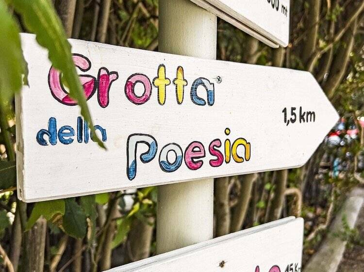 פונדק Residence Borgo Latino