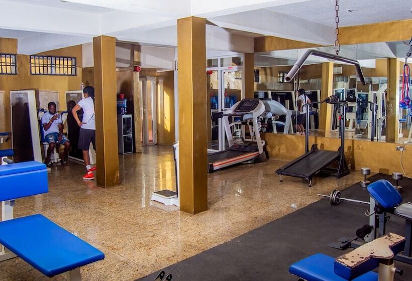 هتل Kakanfo Inn And Conference Centre