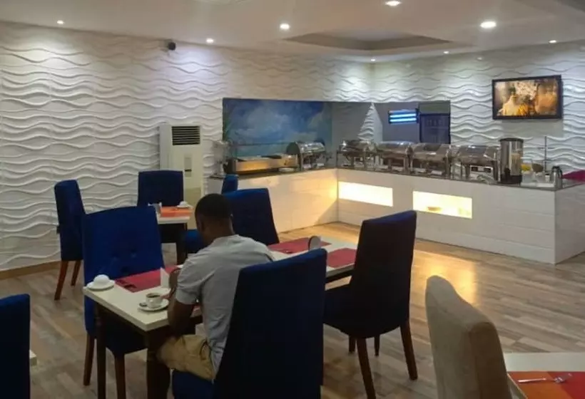 هتل Kakanfo Inn And Conference Centre