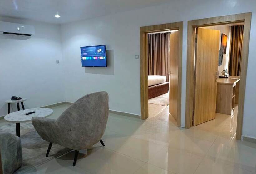 هتل Kakanfo Inn And Conference Centre