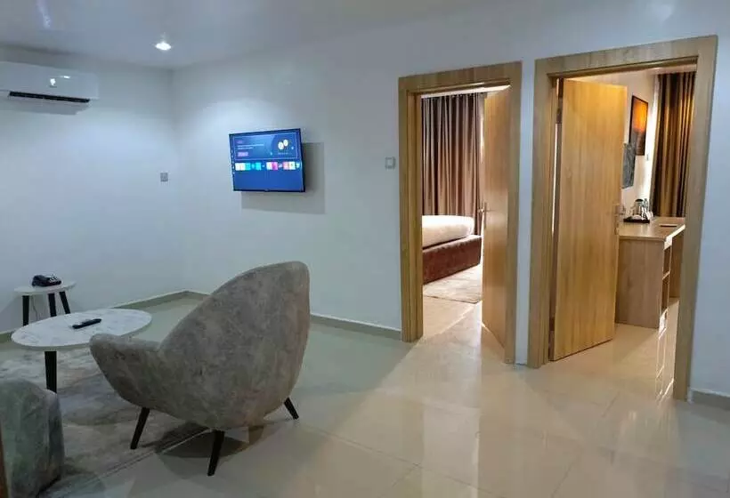 هتل Kakanfo Inn And Conference Centre