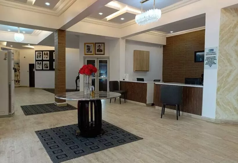 هتل Kakanfo Inn And Conference Centre