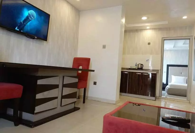 هتل Kakanfo Inn And Conference Centre