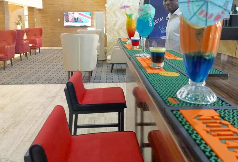 هتل Kakanfo Inn And Conference Centre