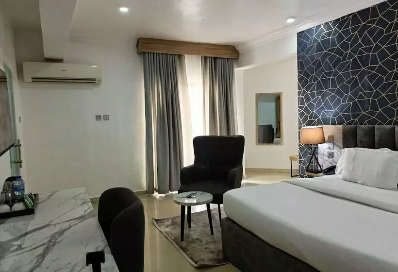 هتل Kakanfo Inn And Conference Centre