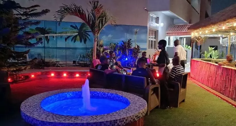 هتل Kakanfo Inn And Conference Centre