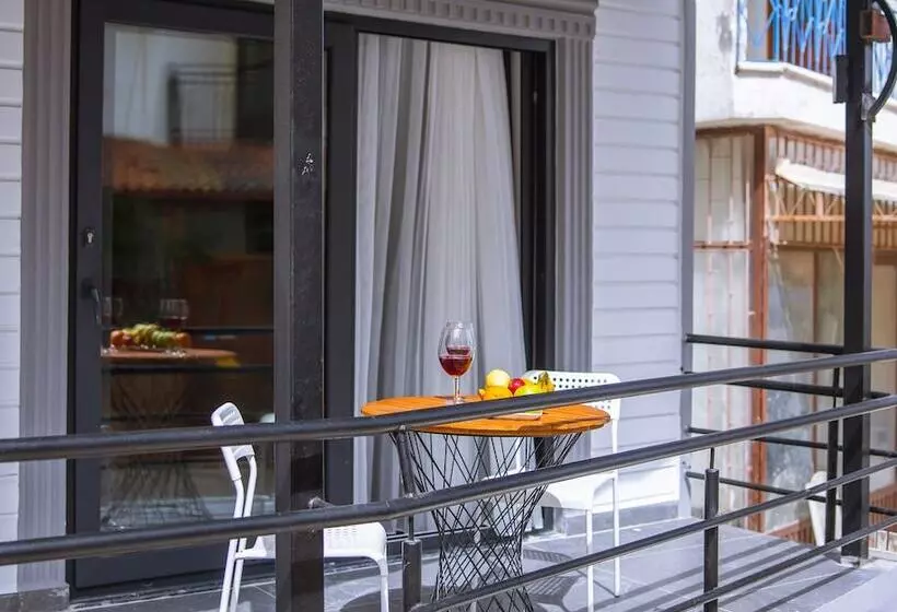 Hotelli White House Apart
