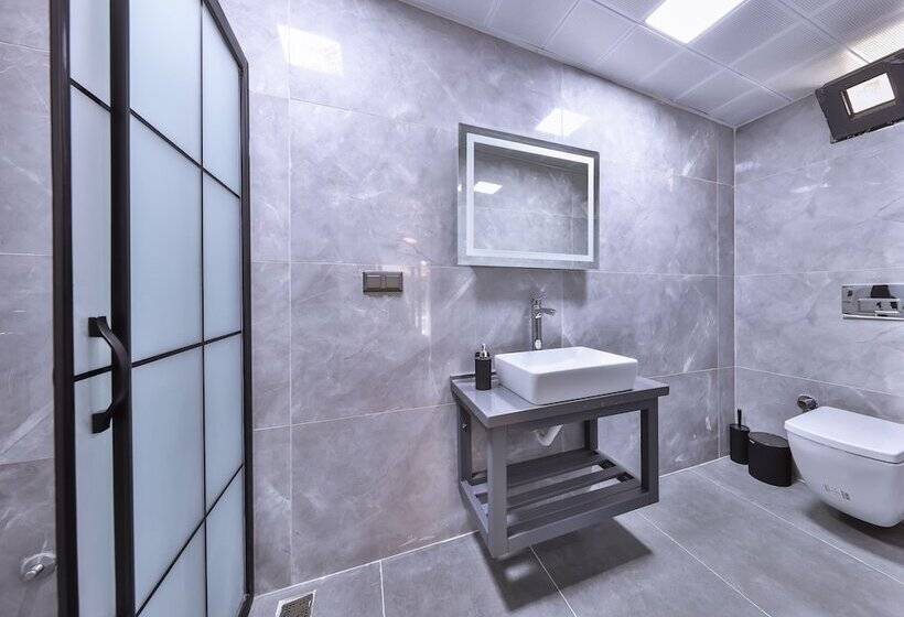 هتل White House Apart