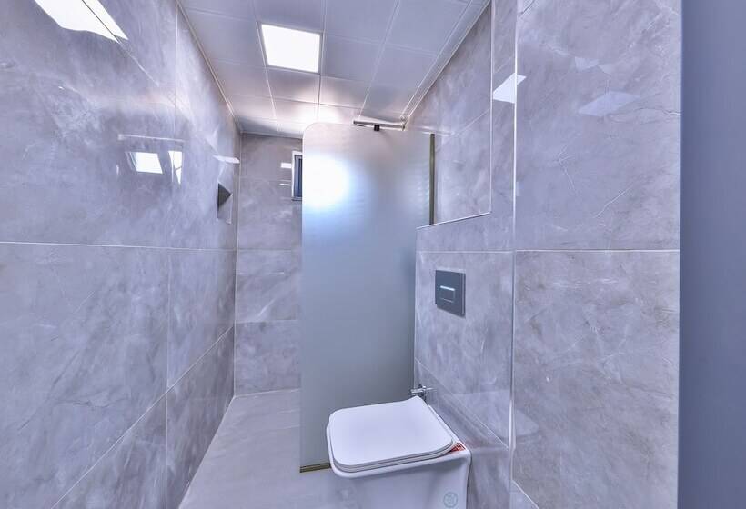 هتل White House Apart