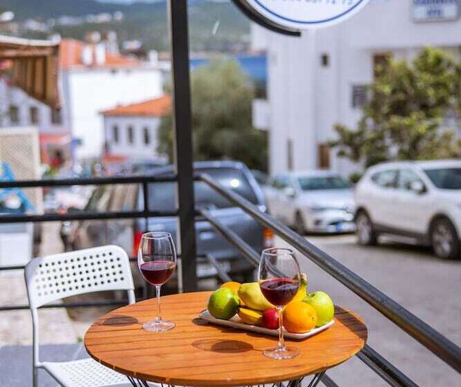 هتل White House Apart