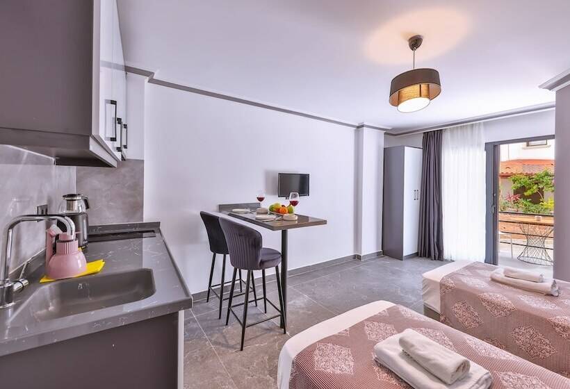 هتل White House Apart