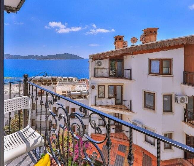 هتل White House Apart