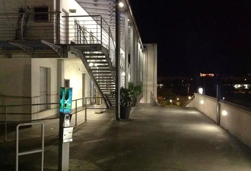 Hostelli Bed & Business