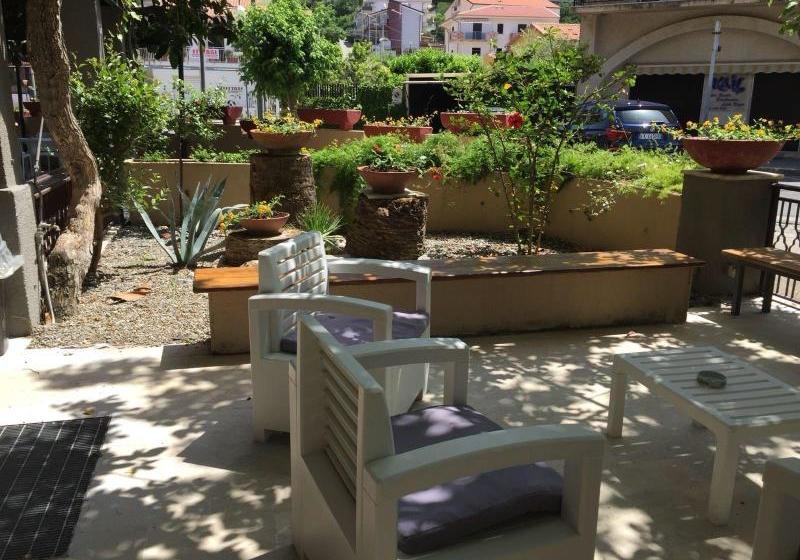 Хостел Mediterraneo