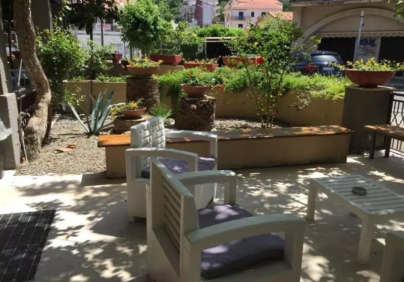 Hostelli Mediterraneo