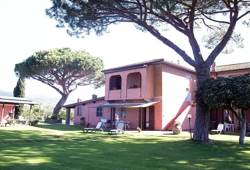 Maaseutuhotelli Agriturismo Pavone
