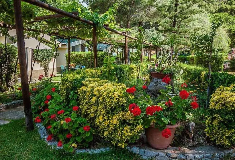 Hotelli Villaggio Residence Torre Saracena   Campsite