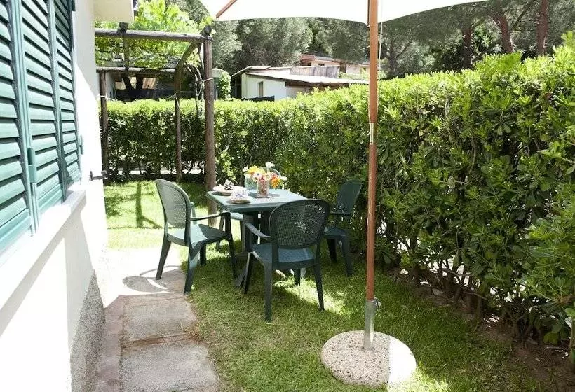 Hotelli Villaggio Residence Torre Saracena   Campsite