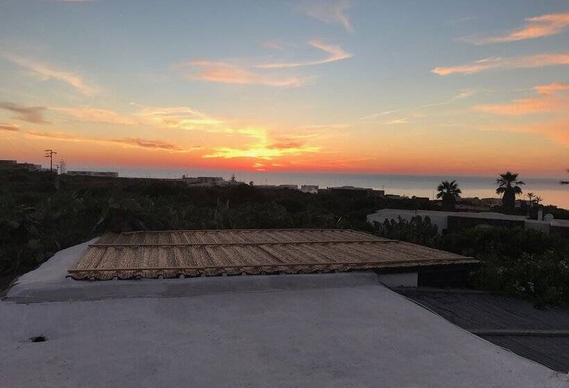 פנסיון I Dammusini Di Pantelleria