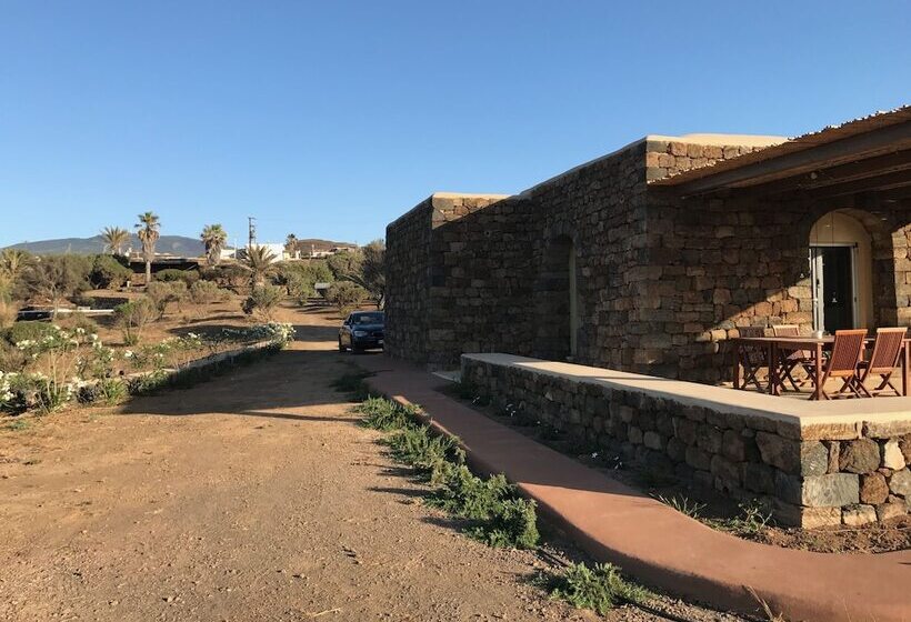 פנסיון I Dammusini Di Pantelleria