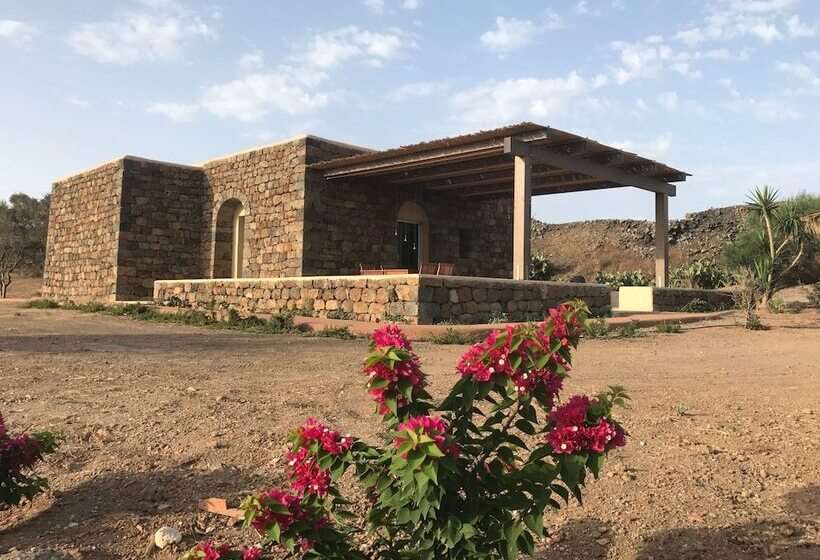 פנסיון I Dammusini Di Pantelleria