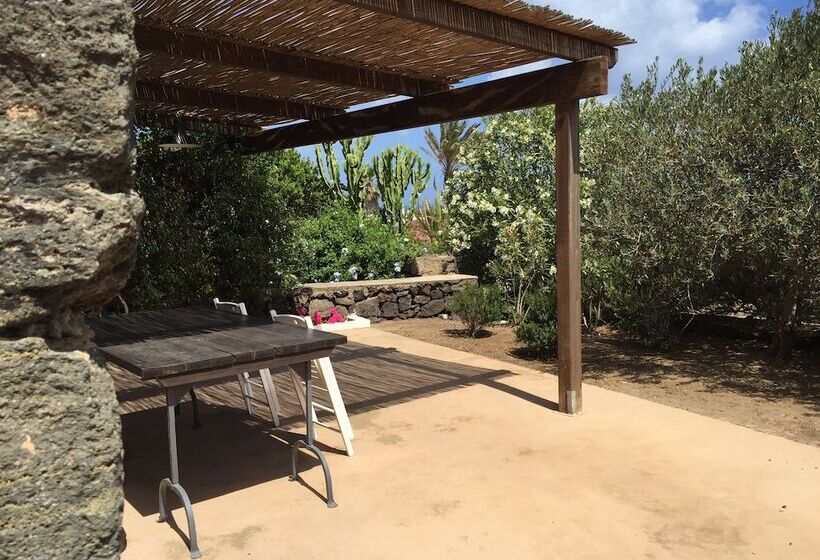 פנסיון I Dammusini Di Pantelleria