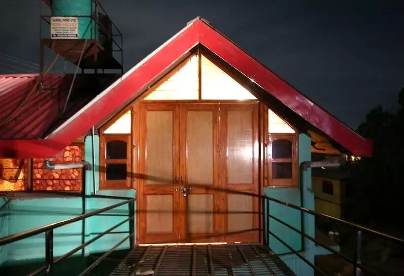 پانسیون Sandal Homestay By Oyo Rooms
