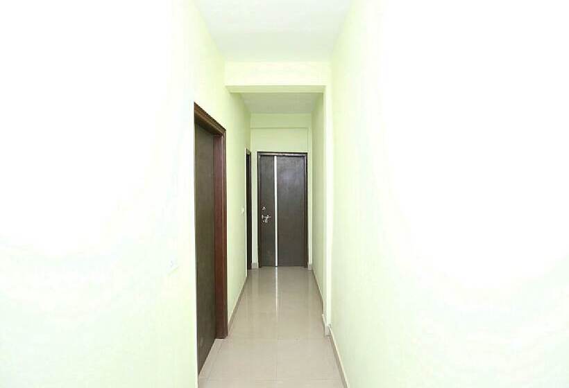 ペンション Sandal Homestay By Oyo Rooms