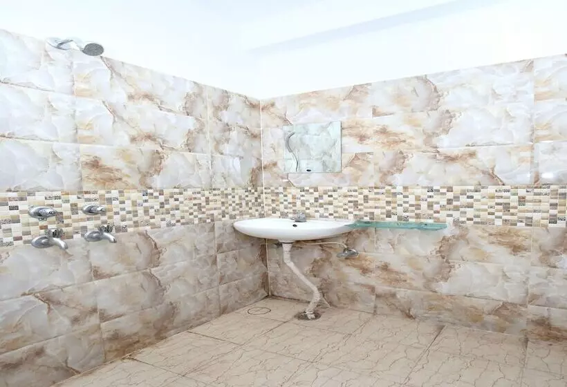 پانسیون Sandal Homestay By Oyo Rooms
