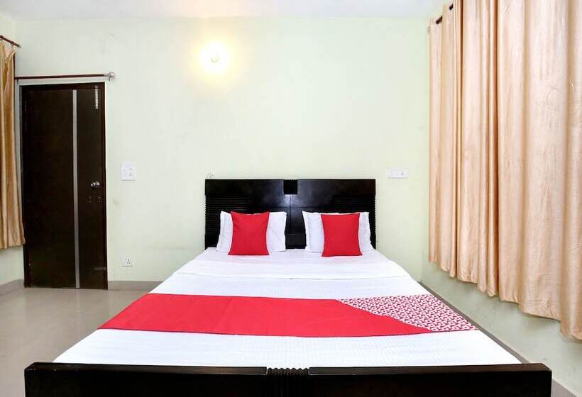 ペンション Sandal Homestay By Oyo Rooms