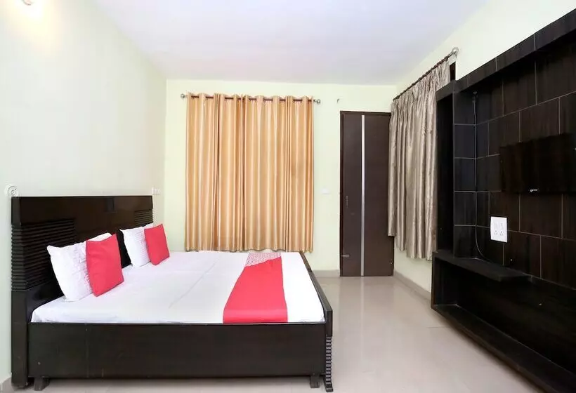 پانسیون Sandal Homestay By Oyo Rooms