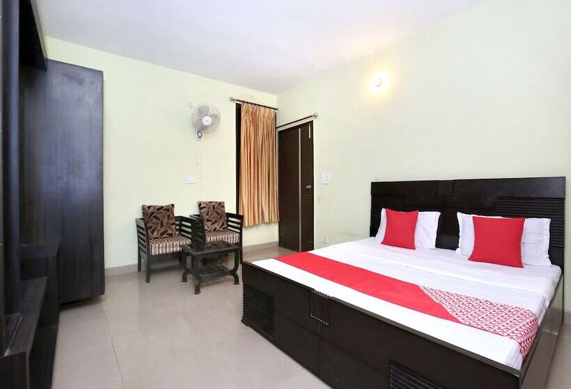 ペンション Sandal Homestay By Oyo Rooms