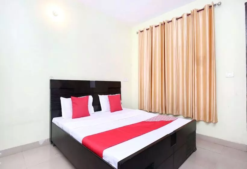 پانسیون Sandal Homestay By Oyo Rooms