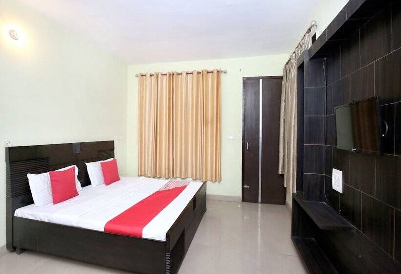 ペンション Sandal Homestay By Oyo Rooms