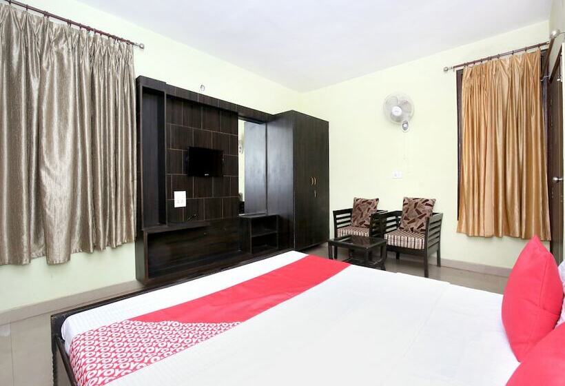 ペンション Sandal Homestay By Oyo Rooms