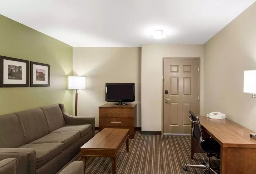 Отель Comfort Inn & Suites Fayettevilleuniversity Area