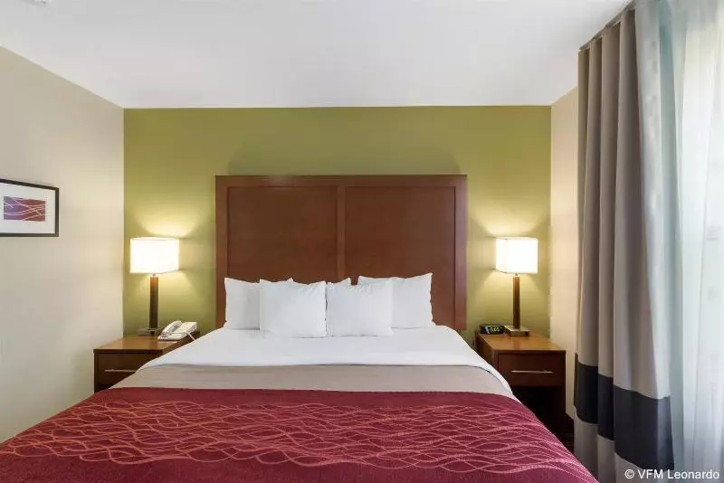 Отель Comfort Inn & Suites Fayettevilleuniversity Area