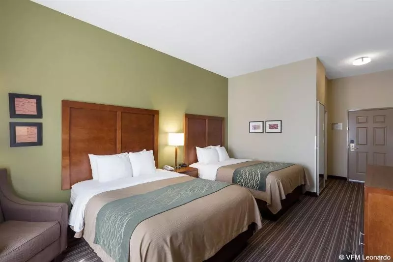 Отель Comfort Inn & Suites Fayettevilleuniversity Area