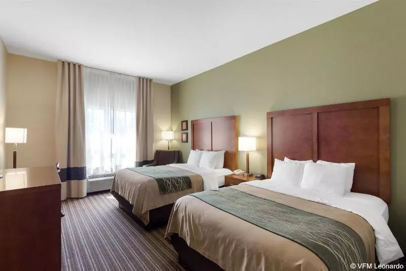 Отель Comfort Inn & Suites Fayettevilleuniversity Area