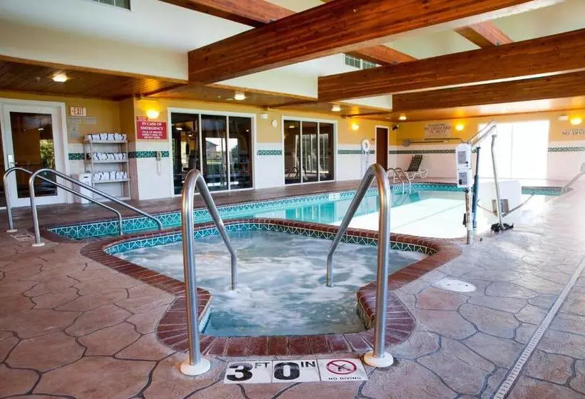 هتل Country Inn & Suites By Radisson, Milwaukee Airport, Wi