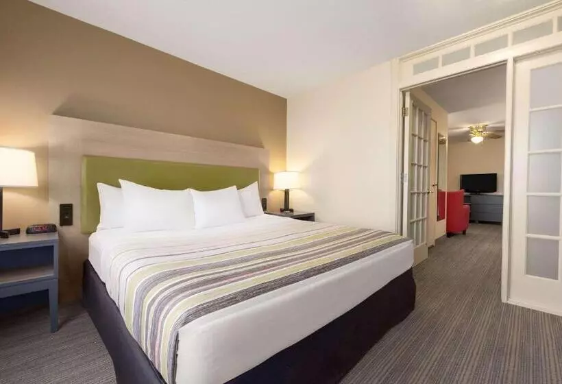 هتل Country Inn & Suites By Radisson, Milwaukee Airport, Wi