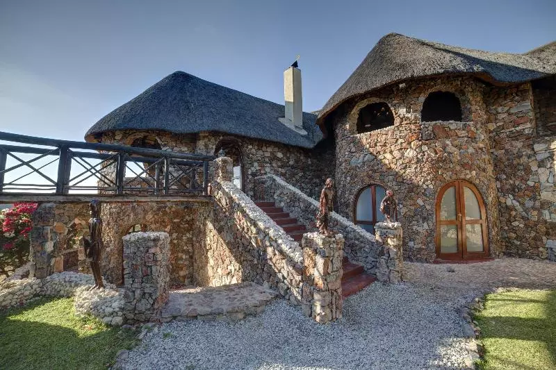 Отель Eagle Tented Lodge & Spa Etosha