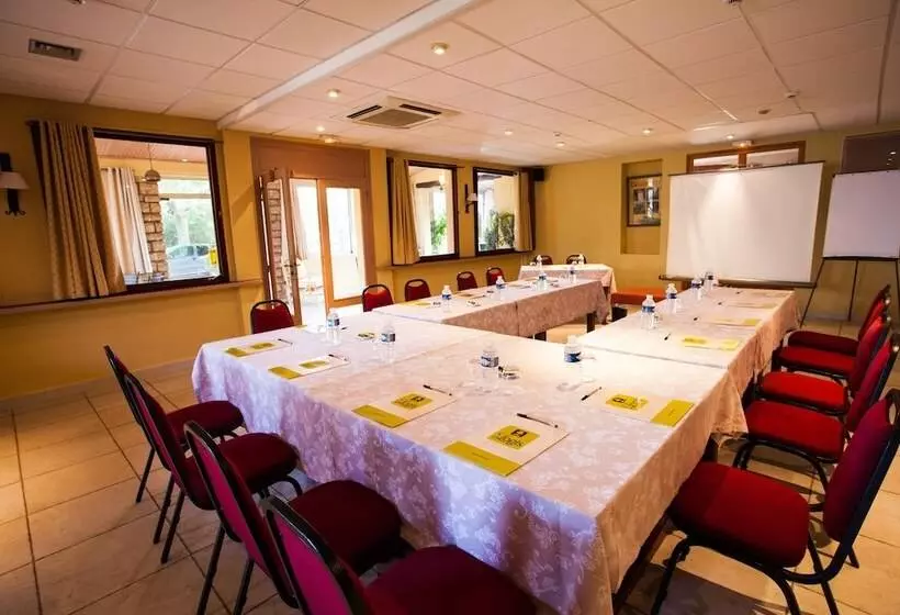 Hotel Logis Vignes Blanches Hôtel Cosy Et Restaurant De Terroir