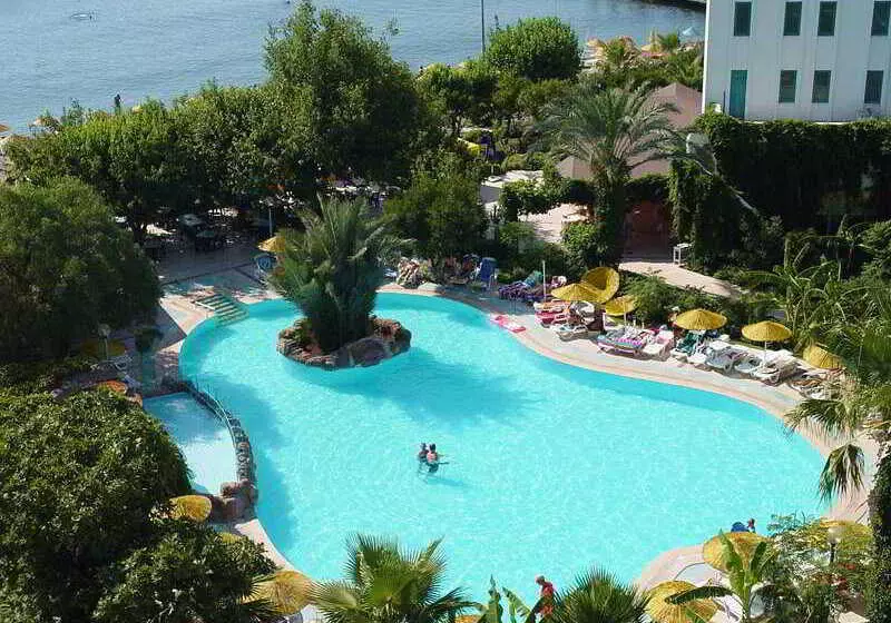 Tropical Beach Hotel