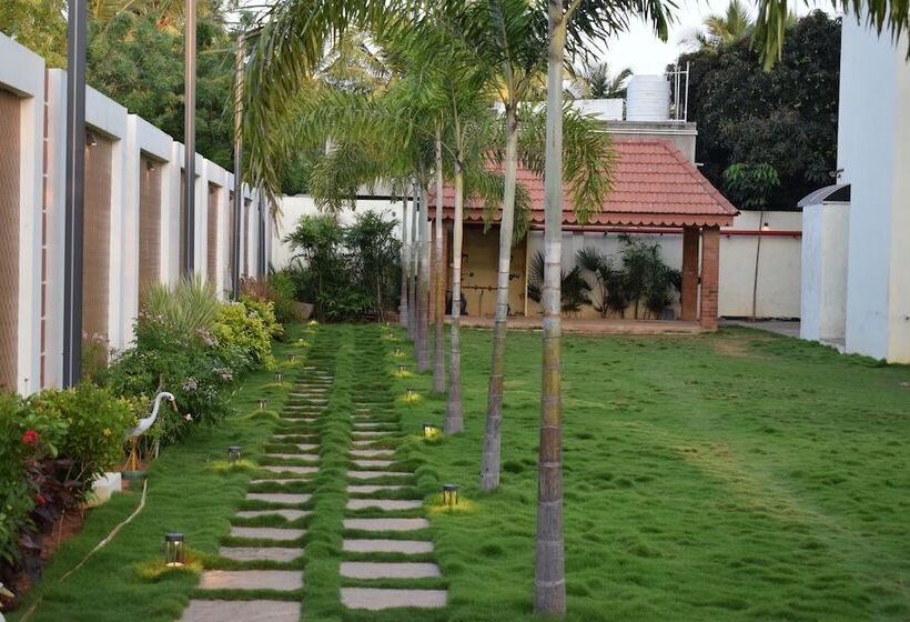هتل Sri Kavimany Residency, Near Auro Beach