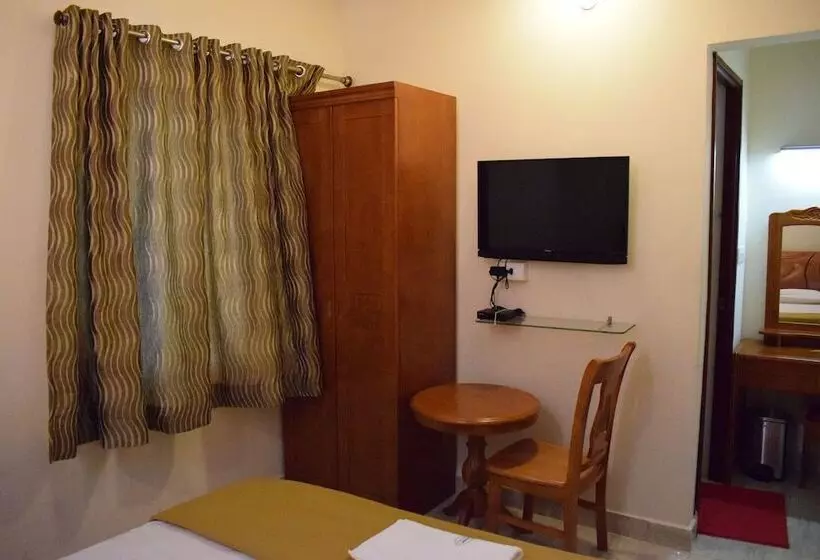 هتل Sri Kavimany Residency, Near Auro Beach