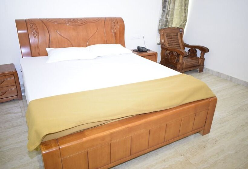 هتل Sri Kavimany Residency, Near Auro Beach