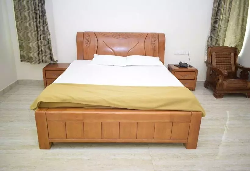 هتل Sri Kavimany Residency, Near Auro Beach