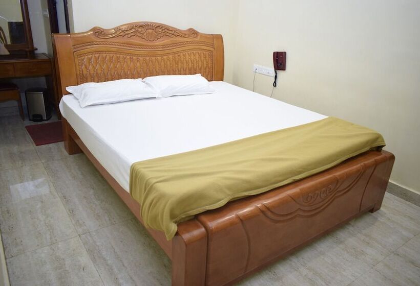 هتل Sri Kavimany Residency, Near Auro Beach